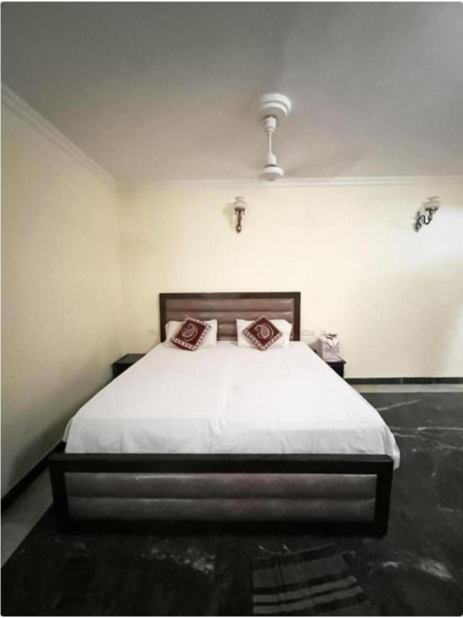 Roop Mahal - Saket *
